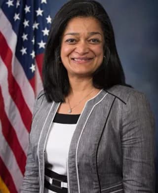 Pramila Jayapal official portrait