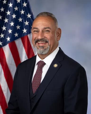 Gilbert Cisneros official portrait